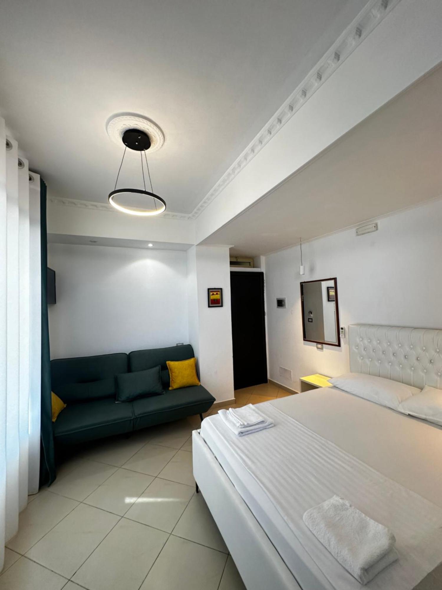 Hotel Kristal ボルシュ エクステリア 写真