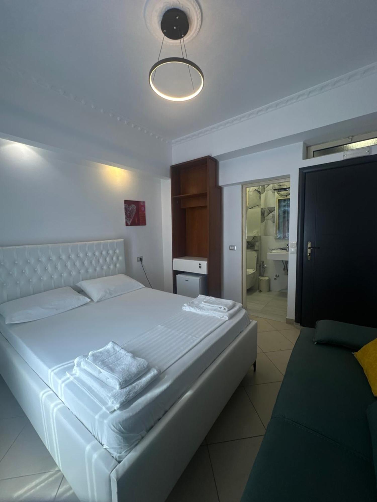 Hotel Kristal ボルシュ エクステリア 写真